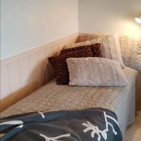 Ruska - Cozy In The Center Levi