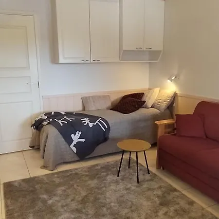 Ruska - Cozy In The Center *